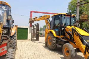 Bulldozer: जुलाना में अवैध निर्माण पर चला पीला पंजा