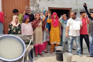साहब! इतना गंदा पानी तो पशुओं के लिए भी नहीं रखते
