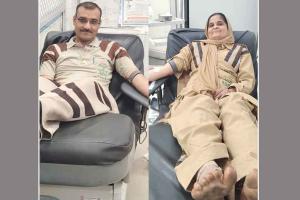 Blood Donation: दंपत्ति ने अपनी शादी की सालगिरह पर किया रक्तदान