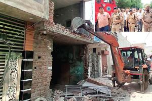 Bulldozer: लोहा नगरी में नशा तस्करों की जायदाद पर फिर चला प्रशासन का ‘पीला पंजा’