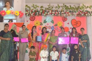 शिखर शिक्षा सदन सीनियर सेकेंडरी स्कूल, मीरापुर में हर्षोल्लास से मनाया गया मदर्स डे समारोह