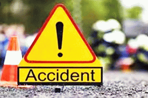 Road Accident: ट्रकों की आमने सामने की भिडंत, आग लगने से चालक जिंदा जला