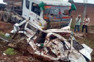 Madhya Pradesh Accident: एमपी में बड़ा सड़क हादसा, कार पर पलटा ट्राला, 9 की दर्दनाक मौत