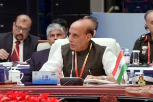 Rajnath Singh and Chinese counterpart meet: एससीओ समिट में भारतीय रक्षा मंत्री राजनाथ सिंह और चीनी समकक्ष की मुलाकात