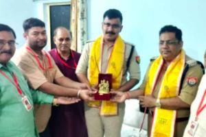 पुरा महादेव मंदिर समिति ने डीएम एंव एसपी क़ो किया सम्मानित