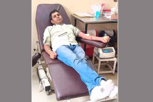 पीड़िता के इलाज के लिए किया रक्तदान