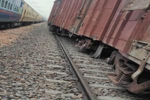Train Accident News: जम्मू से आई रेलगाड़ी पटरी से उतरी, इंजन सहित 3 डिब्बे डिरेल
