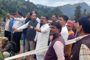 Himachal Pradesh Weather Update: आपदा से आई तबाही के 14 दिन बाद मंडी में खुले स्कूल, पूर्व सीएम बच्चों से मिले
