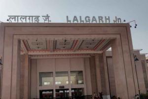 Amrit Bharat Station Yojana: अब लालगढ़ स्टेशन पर हेरिटेज लुक के साथ यात्रियों को मिलेंगी बेहतर सुविधाएँ