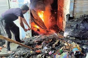 Fire: लहरागगा में दुकान में लगी आग, लाखों का नुक्सान