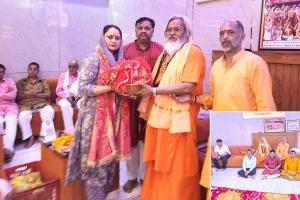 जीवन से अंधकार मिटाकर प्रकाश की दिशा दिखाता है गुरु: महंत विश्वनाथ गिरी