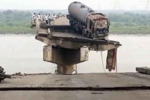 Vadodara Bridge Collapse: गुजरात में पुल ढहने की भीषण घटना, 9 लोगों की मृत्यु, सीएम ने किया मुआवजे का ऐलान