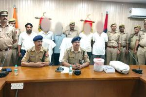 अमरोहा में स्मैक तस्करी में दो पुलिसकर्मी गिरफ्तार