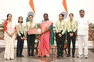 रक्षाबंधन पर श्रीराम पब्लिक स्कूल दोघट की छात्राओं ने राष्ट्रपति महोदया को बांधी राखी