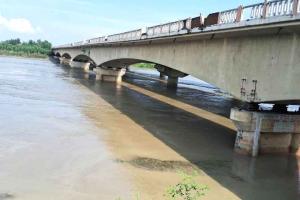 Yamuna Water Level: चेतावनी बिंदु के करीब पहुंचकर नीचे आया यमुना का बहाव