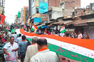 Tiranga Yatra: शिकोहाबाद में निकाली गई तिरंगा यात्रा, दिखा जश्न का माहौल