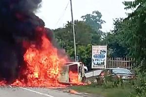 Car Fire Accident: चलती कार में लगी अचानक आग, बाल-बाल बचा चालक