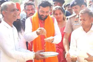 Nayab Singh Saini: सीएम सैनी ने लाडवा अनाज मंडी से किया धान के खरीद कार्य का शुभारंभ