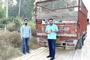 त्योहारों के मद्देनजर: स्वास्थ्य विभाग ने दिनभर नाके लगाकर की चेकिंग