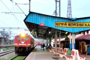 Batala Railway Station: बटाला रेलवे स्टेशन पर यात्रियों की सुरक्षा में गंभीर चूक