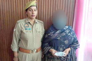 कुख्यात फुरकान की पत्नी गिरफ्तार, 23 लाख की स्मैक बरामद