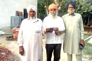 Honesty: डेरा श्रद्धालु ने दिखाई ईमानदारी, असली मालिक को लौटाया कीमती मोबाईल