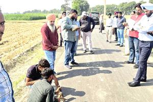 सीएम फ्लाइंग स्क्वॉड ने की छापेमारी, सड़क निर्माण की गुणवत्ता पर उठे सवाल