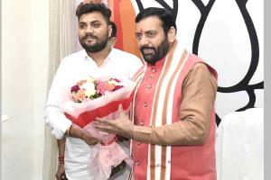 मुख्यमंत्री से मिले समाजसेवी रवि बंसल, दिवाली पर जरूरतमंदों संग मनाई खुशियां