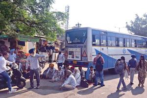 संगरूर में पीआरटीसी व पंजाब रोडवेज के कर्मचारियों ने किया चक्का जाम