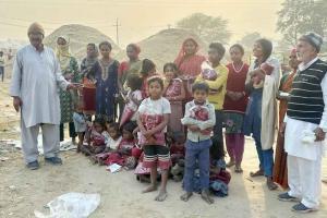 Welfare Work: सर्दी से न ठिठुरे कोई बच्चा, भजन लाल इन्सां ने ली ठिठुरते जरूरतमंदों बच्चों की सुध