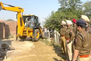 पंजाब पुलिस और मार्केट कमेटी की संयुक्त कार्रवाई, धनौला में कुख्यात तस्कर का अवैध निर्माण ढहा