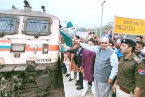 Jammu Tawi Express: टाटा नगर जम्मू तवी एक्सप्रेस का स्टेशन पर ठहराव शुरू, विधायक ने दिखाई झंडी