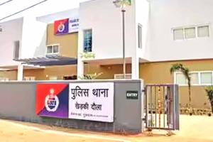 गर्दन में तेजधार हथियार घुसाकर व्यक्ति की हत्या, शव नाले में फेंका