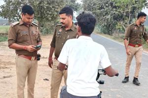 Traffic Challan: पुलिस ने विभिन्न स्थानों पर चलाया चेकिंग अभियान, 150 वाहनों के चालान