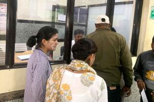 स्कूल की लैब में हादसा, तीन छात्र झुलसे