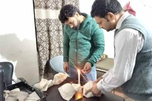 सीएम फ्लाइंग की टीम ने यूरिया से ग्लू बनाने वाली फैक्ट्री एसएस टर्मिशील ब्रदर्स ग्लू फैक्ट्री में छापा मारा, टेक्निकल यूरिया खाद के लगभग 28 कट्टे बरामद