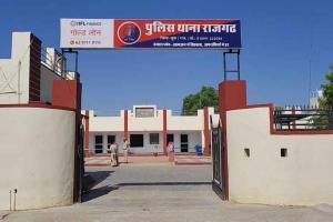 पेड़ की छंटाई करते समय गिरा व्यक्ति, मौत
