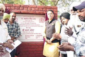 कैबिनेट मंत्री अरोड़ा ने की सिंचाई पाइप लाईन बिछाने के कार्यों की शुरूआत