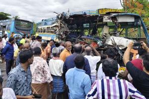 सवारियों से भरी दो पैसेंजर बसें टक्कराई, 6 की मौत, 50 से अधिक घायल