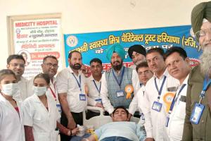 Blood Donation Camp: अनुभवी स्वास्थ्य मित्र चैरिटेबल ट्रस्ट के स्थापना दिवस के उपलक्ष्य में स्वैच्छिक रक्तदान शिविर का आयोजन