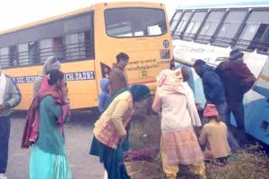 Roadways Bus Accident: दादरी में रोडवेज व आर्यन स्कूल बस की टक्कर में छात्रा की मौत, 18 छात्रायें घायल