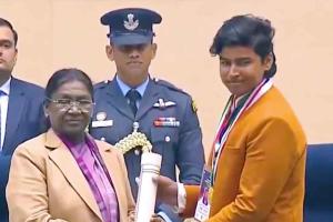 PM Rashtriya Bal Puraskar: वैभव सूर्यवंशी को राष्ट्रपति द्रौपदी मुर्मू ने प्रधानमंत्री राष्ट्रीय बाल पुरस्कार से किया सम्मानित