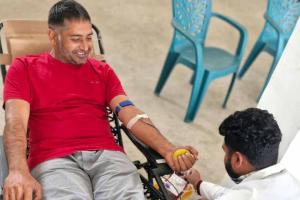 मण्डावर में आयोजित रक्तदान शिविर में 20 यूनिट खूनदान