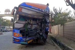 Sikar Bus Accident: स्लीपर बस और ट्रक की जोरदार टक्कर, 4 ने मौके पर ही तोड़ा दम, 28 से अधिक घायल