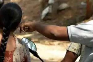 Snatching: महिला श्रद्धालु के गले में पहना मंगलसूत्र और चेन झपटा मार कर तोड़ी