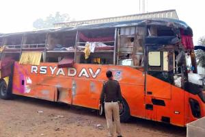 Road Accident: दिल्ली-मुंबई एक्सप्रेसवे पर पलटी स्लीपर बस, 16 यात्री घायल