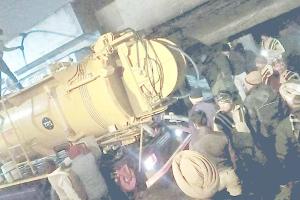 Fire: डेरा श्रद्धालुओं ने बुझाई कपड़े की दुकान में भीषण आग