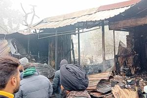 Fire: मलेरकोटला में जूते-कपड़ों की चार दुकानों में लगी भीषण आग, सामान जलकर राख