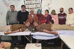 दिवंगत शिक्षक की याद में 8वां रक्तदान शिविर आयोजित, 51 यूनिट रक्तदान