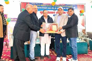 73 बार रक्तदान करने पर डेरा प्रेमी डॉ. दलशेर सिंह इन्सां सम्मानित